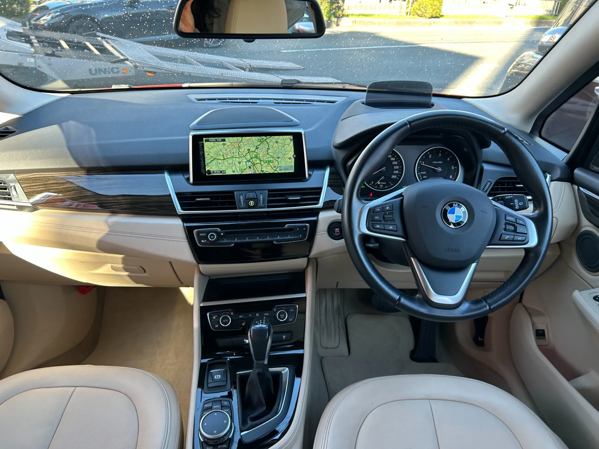 BMW 218d アクティブツアラー ラグジュアリー