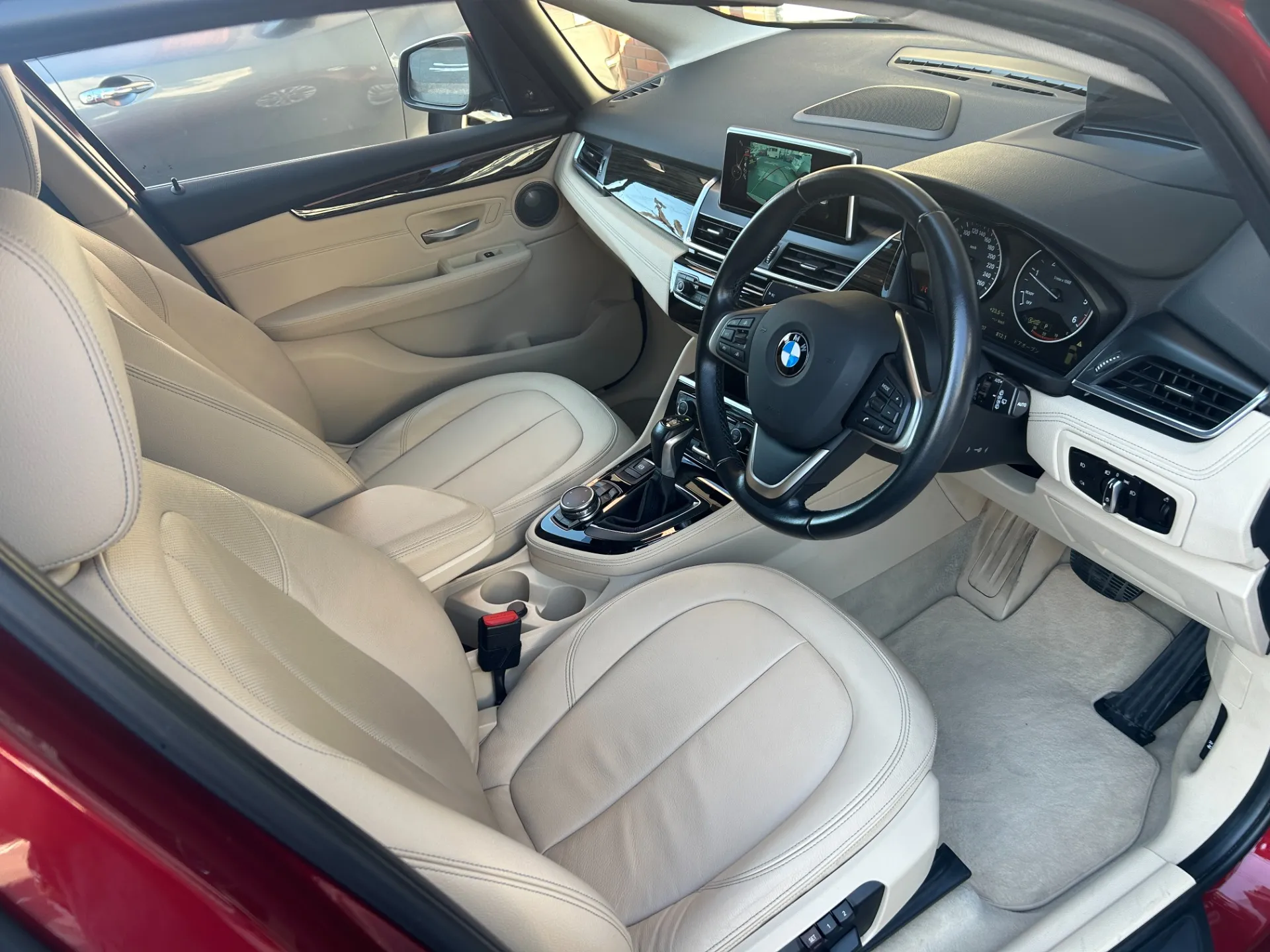 BMW 218d アクティブツアラー ラグジュアリー